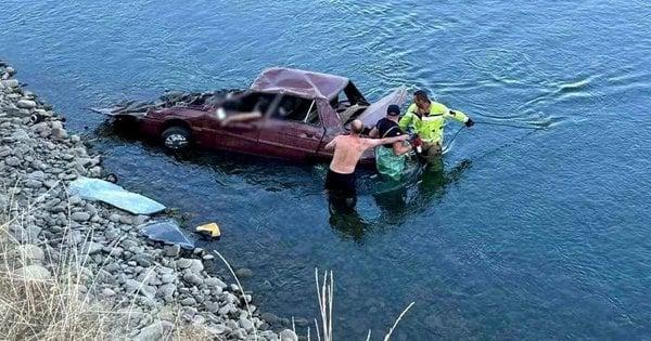 У Закарпатті з водойми дістали автомобіль Renault, в якому виявили тіло 39-річного водія.