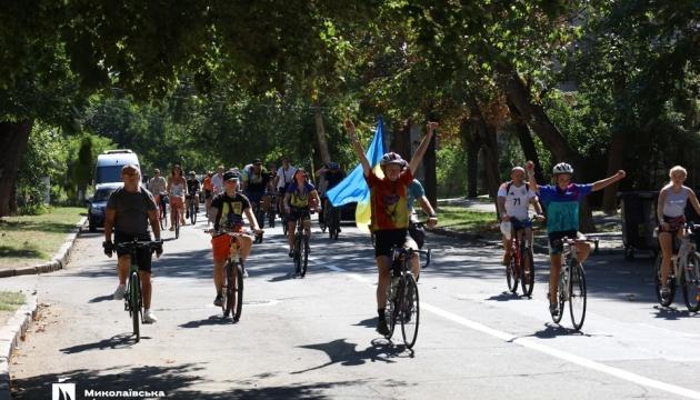 У Миколаєві організували веломарафон на честь Дня міста.