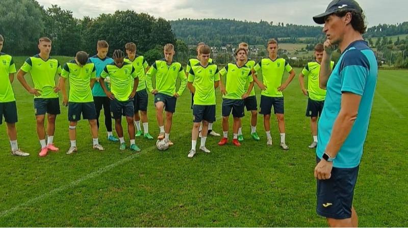 Збірна України U-19 зазнала поразки від англійської команди U-18 під час турніру, що проходив в Іспанії.