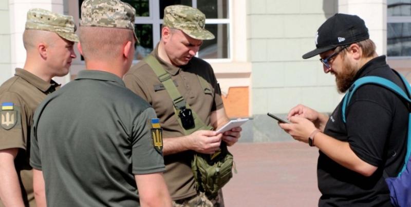 ТЦК змінили свої підходи до роботи: як тепер проводяться перевірки на вулицях.