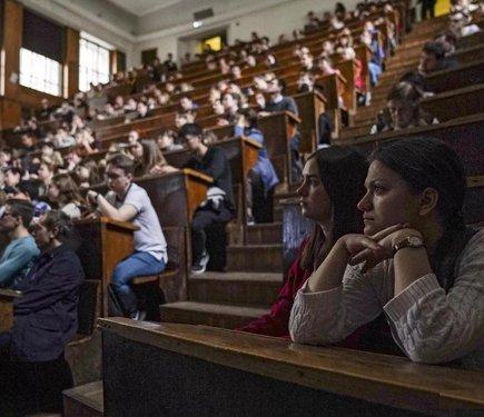 Гранти на освіту: у Міністерстві освіти роз'яснили, хто з контрактних студентів може розраховувати на повернення коштів за навчання.