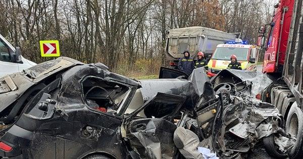 У Хмельницькій області 34-річний кермувальник автомобіля ВАЗ трагічно загинув внаслідок аварії з вантажним автомобілем.